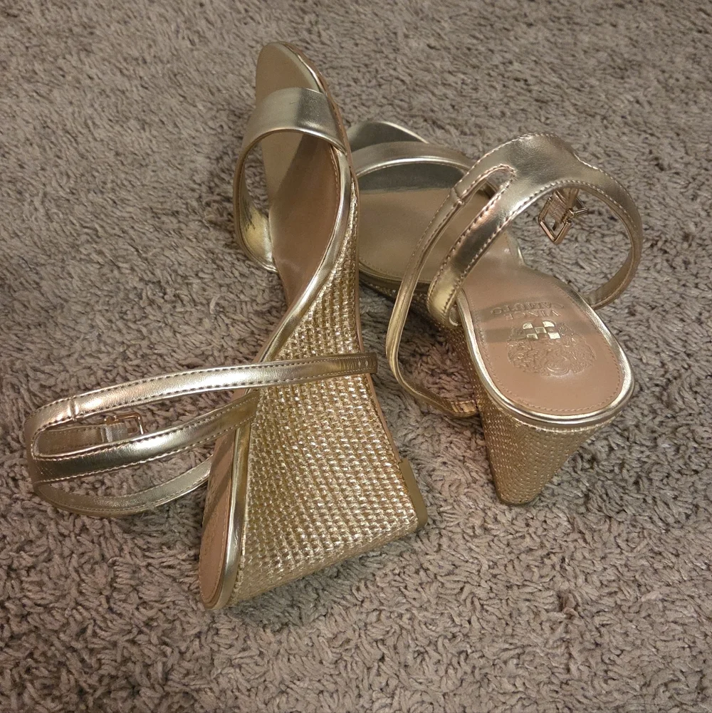 Vince Camuto Gold Women's Sandals - Picture 5 of 8
